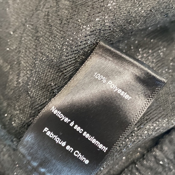 (B29) ASTR the Label Remi Puff Sleeve Black Floral Sparkle Top, Size M, NWT - Picture 12 of 16